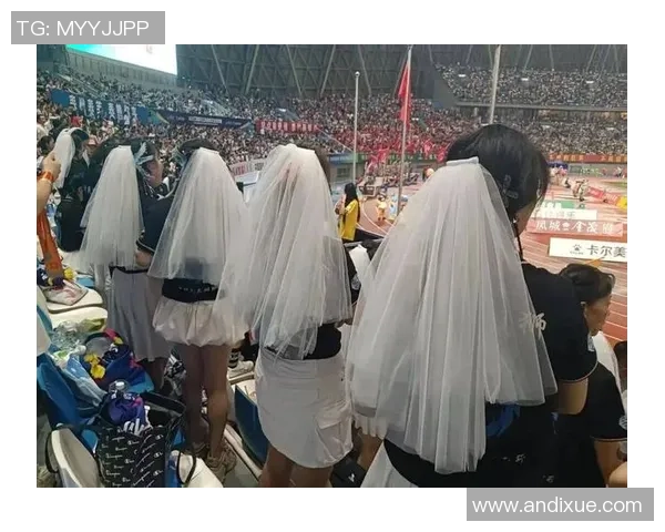 闪耀绿茵场的爱情象征戴戒指的足球明星们的浪漫故事